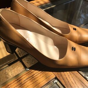 Chanel tan leather heels
